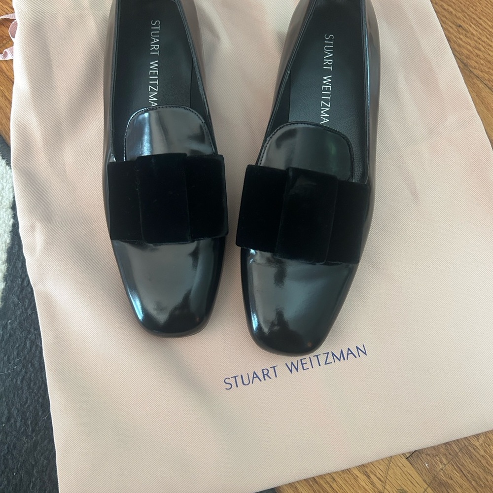Size 8 Stuart Weitzman Glossy Black Women's Flats w heel & dust bag - like new!